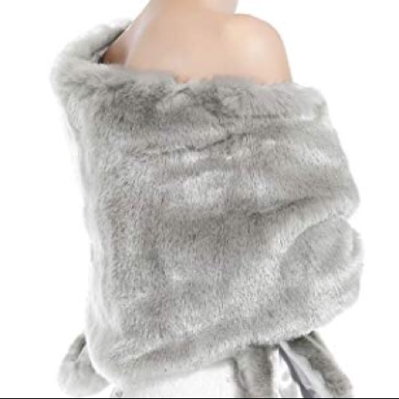 Faux Fur Shawl - Picture 4 of 8